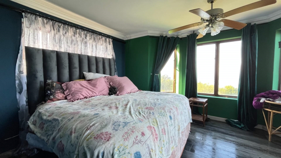 6 Bedroom Property for Sale in Herolds Bay Western Cape